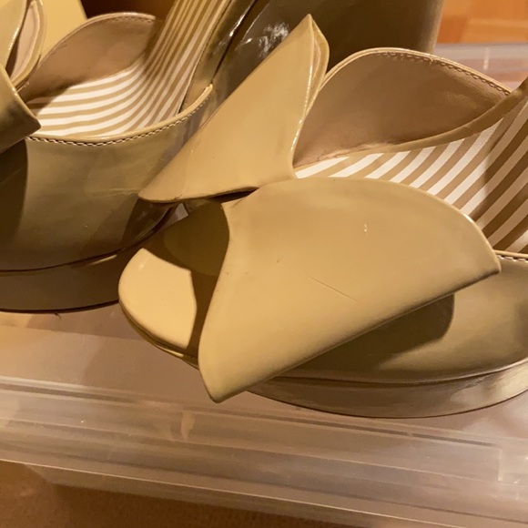 Cream bow high heel sandals - Picture 3 of 7